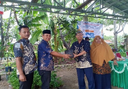 PkM Ketahanan Pangan Rumah Tangga di Desa Tegal Kunir Kidul